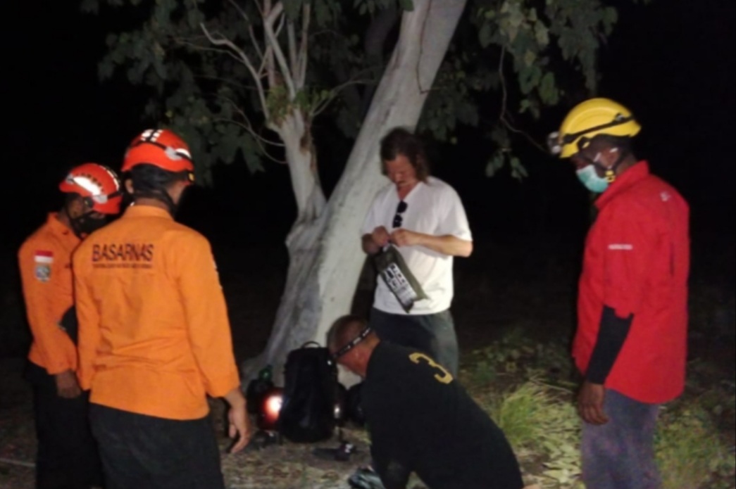 Basarnas Temukan Dua WNA Asal Swedia Nekad Berkemah Di Lereng Gunung